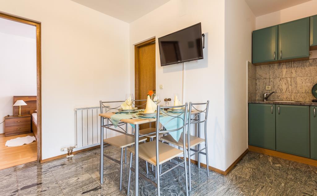 Apartments And Rooms Michaela Fazana Room photo